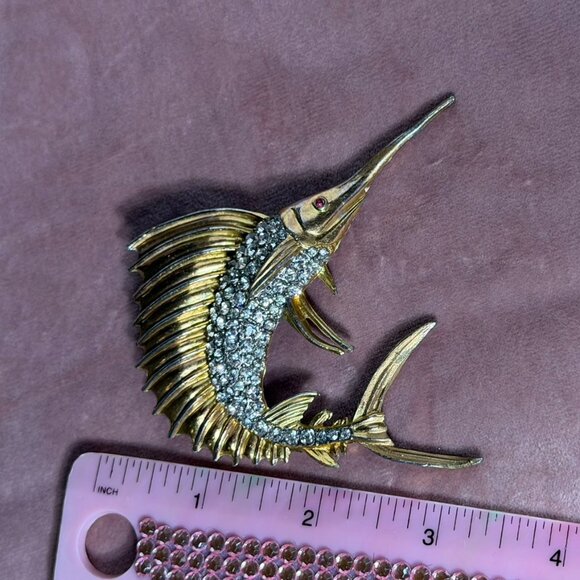 Vintage 1940s Enameled Swordfish Rhinestone Brooch – Gold Tone - Picture 7 of 8